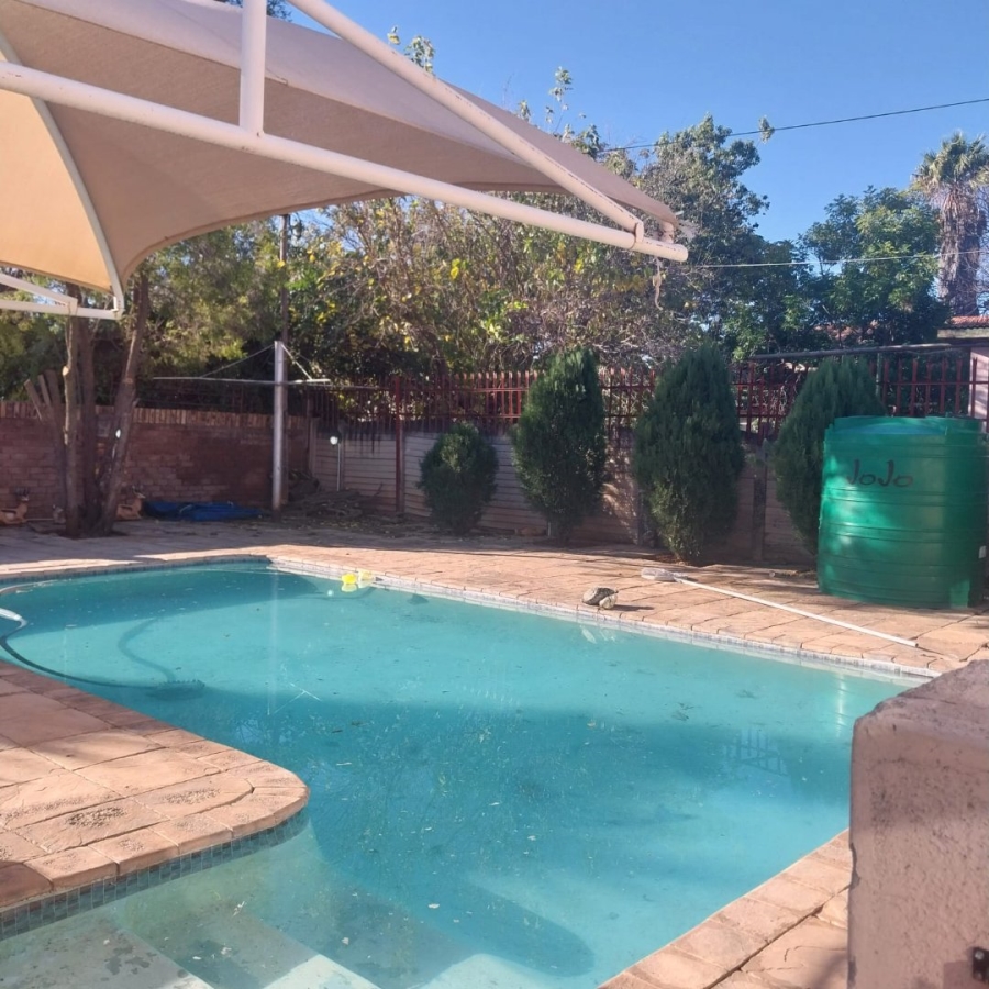 3 Bedroom Property for Sale in Rhodesdene Northern Cape